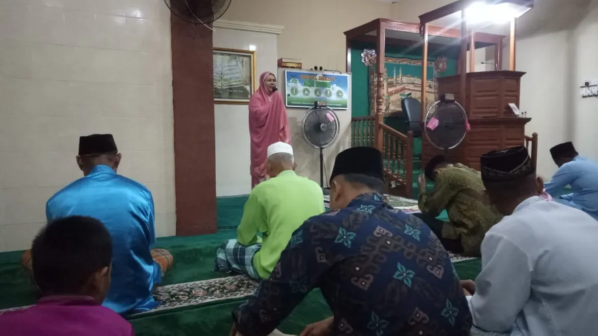 Penyuluh Islam Non-PNS Lenny Laurent Mengisi Santapan Rohani di Masjid Besar Nuruddin Sawang