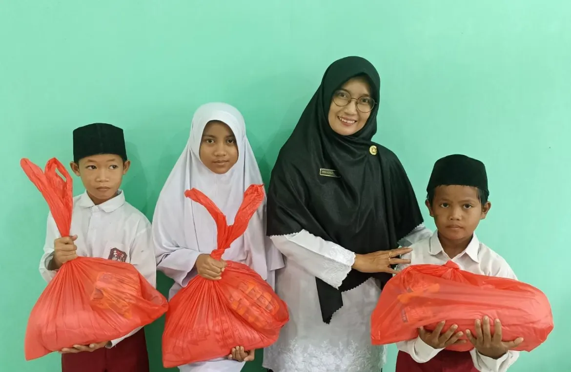 MTs At-Taufiq Kundur Utara Laksanakan Ramadhan Berbagi