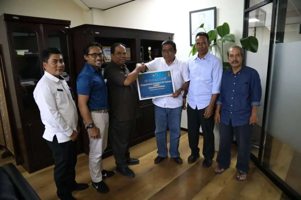 Keluarga besar Badan Pengusahaan (BP) Batam menyerahkan bantuan sebesar Rp 62 juta untuk korban longsor di Pulau Serasan, Kabupaten Natuna, Kamis (6/4).