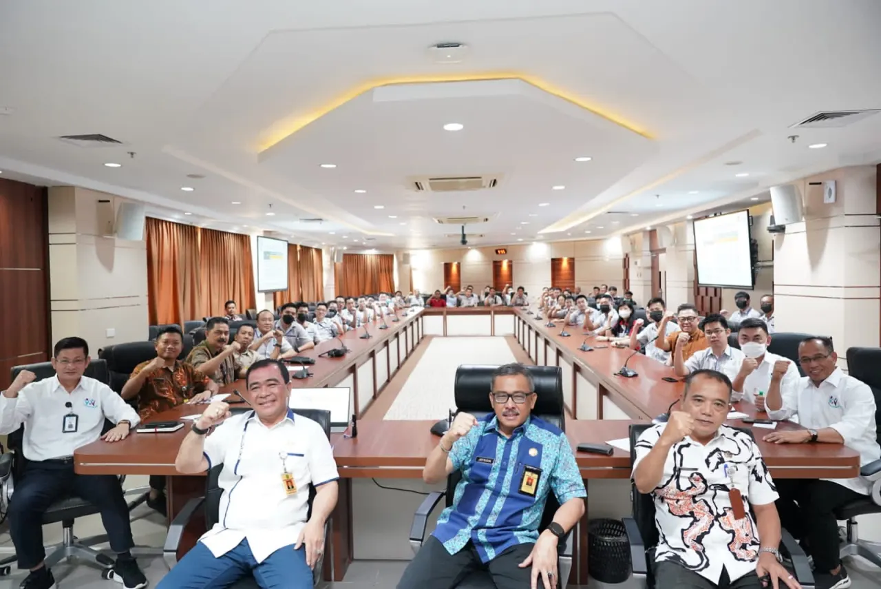 Ketua Tim Pengendali Inflasi Daerah (TPID) sekaligus Sekretaris Daerah Kota Batam, Jefridin, M. Pd mengapresiasi peran Pemerintah Kota Batam bersama Asosiasi Distributor Kota Batam atas kontribusinya dalam hal mengatasi masalah kelangkaan kebutuhan pokok masyarakat Batam melalui operasi pasar murah.