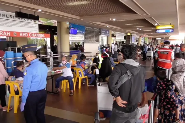 Antrean penumpang di Bandara Hang Nadim Batam