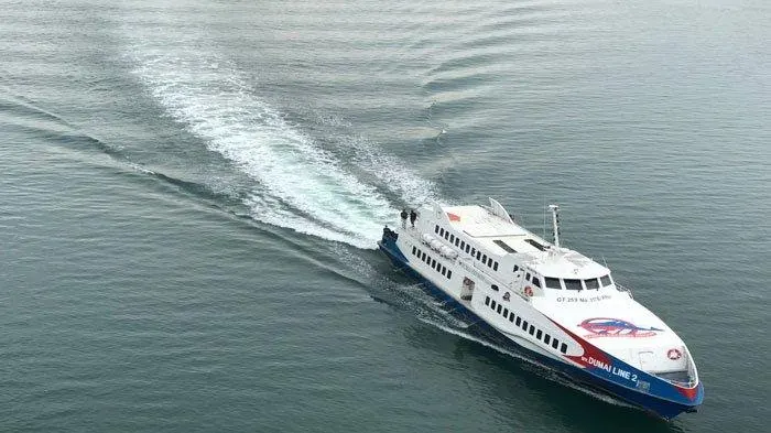 Kapal Ferry MV Dumai Line 2 dari Pelabuhan Domestik Sekupang