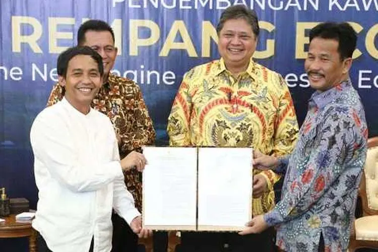 Penyerahan SK HPL ini diberikan langsung oleh Wakil Menteri ATR/Wakil Kepala BPN, Raja Juli Antoni kepada Wali Kota Batam sekaligus Kepala Badan Pengusahaan (BP) Batam.