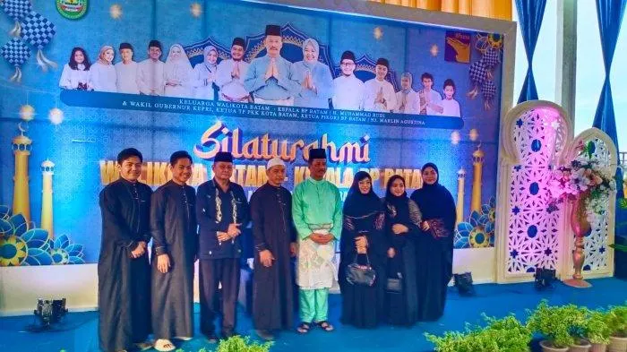 Kepala BP Batam Muhammad Rudi berkesempatan menggelar open house di kediaman pribadinya di Perumahan Rosedale Blok F no. 12, Batam Center pada Sabtu (22/4/2023).