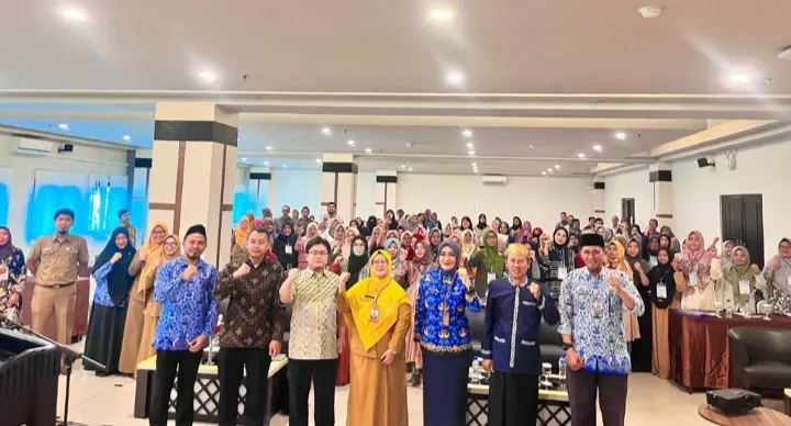Ratusan pelaku IKM serta perwakilan OPD Pemko Tanjungpinang mengikuti kegiatan fasilitasi sertifikat TKDN, di Hotel CK Tanjungpinang, Kepri, Senin (22/5/2023).