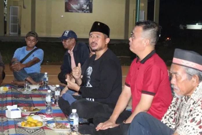 Ketua DPRD Batam bersama warga