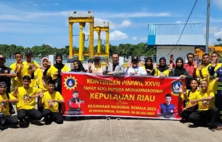 Kontingen Perguruan Silat Tapak Suci Putera Muhammadiyah Kepri bertolak ke Kejurnas Tapak Suci Remaja di Payakumbuh, Sumbar, melalui Pelabuhan Roro Punggur, Senin (24/7/2023).
