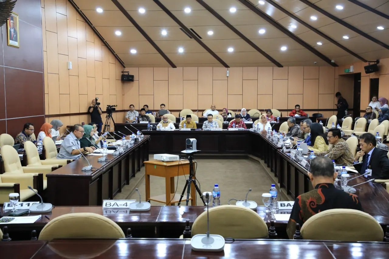 Rapat Kerja Komite IV DPD RI dengan OJK