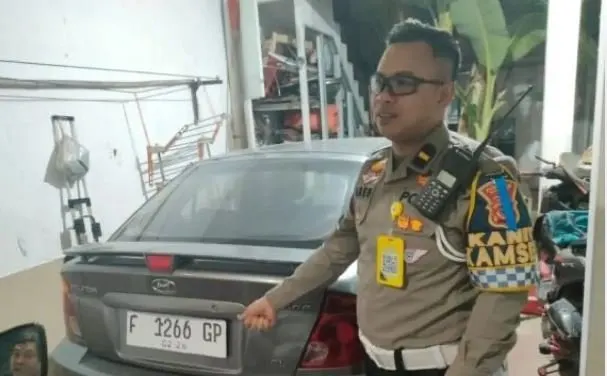 Jajaran Polres Bogor mengunjungi kediaman kakek pengendara Hyundai Avega yang sempat viral.