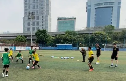 Borussia Dortmund (BVB) mengadakan coaching clinic sepakbola di Jakarta. 
