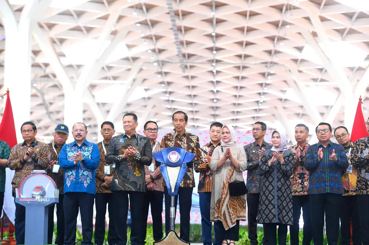 Presiden Jokowi resmikan operasional Kereta Cepat