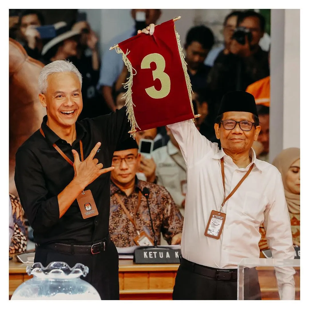 Ganjar Pranowo - Mahfud MD