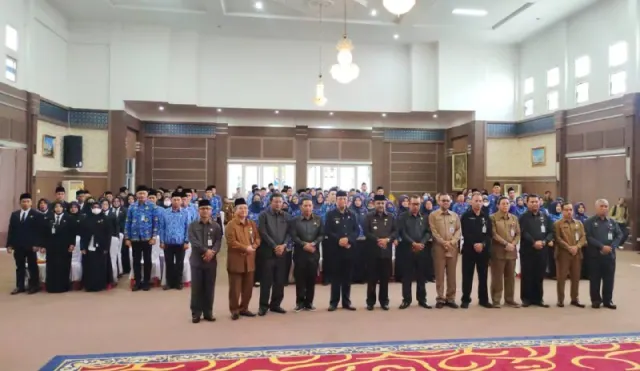 Lantik PNS dan Kepala Sekolah, Bupati Karimun Isyaratkan Rotas Pegawai