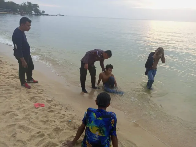 Remaja di Karimun Ini Hampir Kehilangan Nyawa di Laut