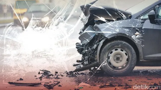 Sopir Luka Parah, Satu Angkot di Karimun Tabrakan dengan Honda CRV