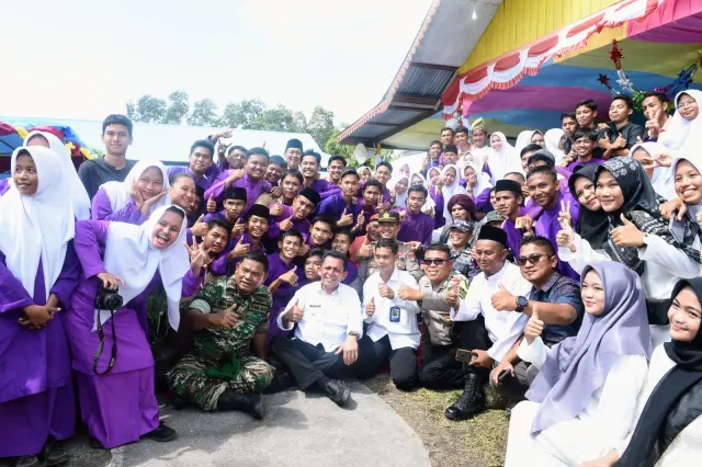 Kunjungi SMAN 1 Sedanau, Gubernur Prioritaskan Pembangunan RKB dan Aula