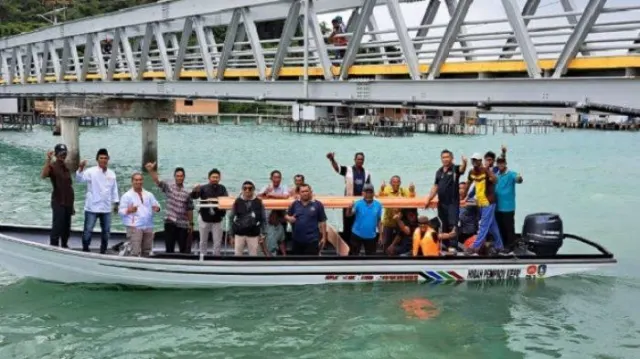 Anggota DPRD Kepri Kirim Bantuan Ambulans Laut ke Warga Pulau Terong