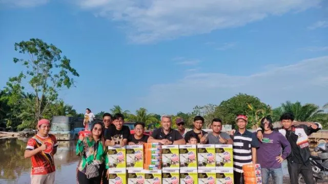 Viral! Ksatria Batam dan Halo Telco Bantu Warga Korban Banjir di Malaysia