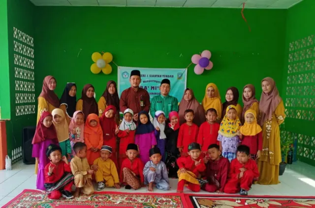 Penghulu KUA Siantan Tengah Berikan Tausiyah Isra Mi'rajnya Di TK Negeri 1 Air Asuk