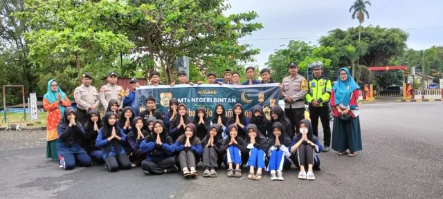 AKSI PEDULI OSIM MAN 1 NATUNA TERHADAP KORBAN BENCANA TANAH LONGSOR SERASAN