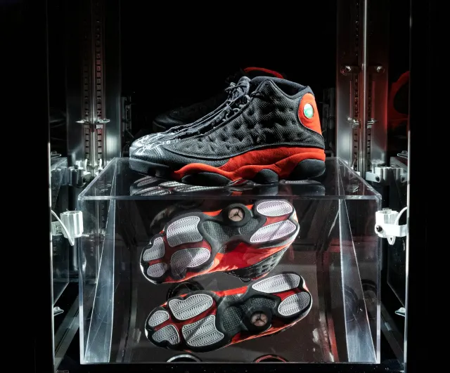 Jadi Sepatu Olahraga Termahal di Dunia, Sepatu Michael Jordan Laku Terjual Rp 32 Miliar
