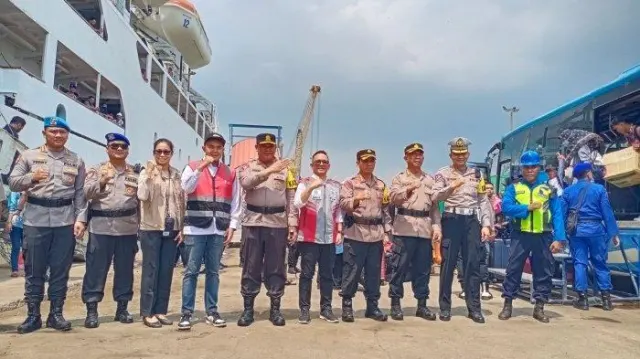 Kunjungi Pelabuhan Batuampar Batam, Kapolda Kepri Pastikan Pelayanan Mudik Aman