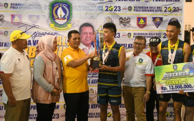 Gubernur Ansar Menutup Kejuaraan Bola Voli Gubernur Cup Zona Kabupaten Bintan Tahun 2023, Gelar Juara Diraih oleh BMC Cl