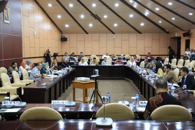 Komite IV DPD RI Dorong OJK Gencar Melaksanakan Edukasi dan Literasi Keuangan hingga Awasi Pinjol